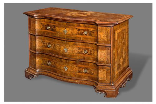 Giuseppe Preti (Rolo, 1692-1770) Extraordinary inlaid chest of drawers
    